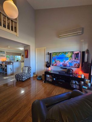 Helensvale - Photo 1