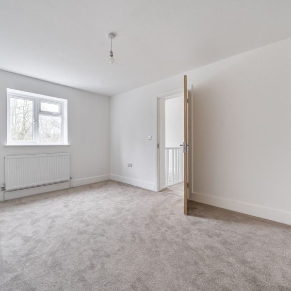 The Green, Ripley - 3 bedrooms Property for lettings - Seymours - Photo 1