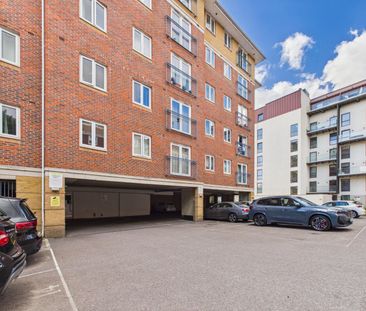 2 bedroom Flat in Farnborough Road, Hampshire - Photo 6