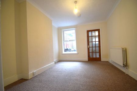 Grove Road, Luton, LU1 1QJ - Photo 2