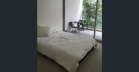 300m FROM THE STATION - 1 BEDROOM WITH STUDY AREA, GENEROUS BALCONY AND SET IN A CONVENIENT LOCATION - Photo 5