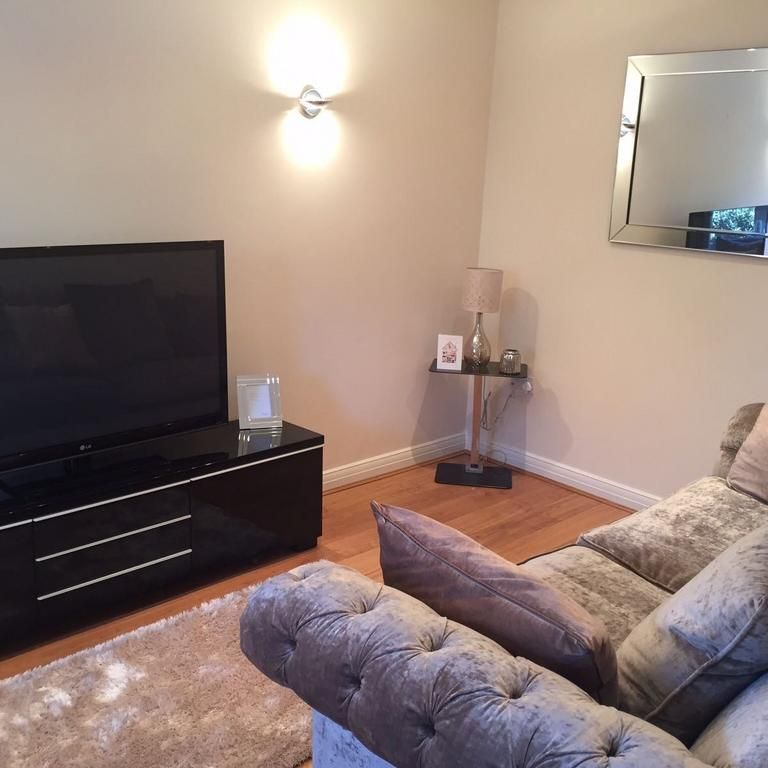 4 bedroom semi-detached house to rent - Photo 1