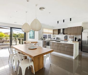 Renovated Family Home in Prime location - Photo 2