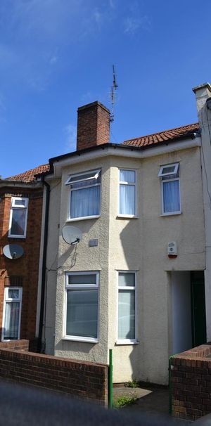 4 bedroom terraced house to rent - Photo 1