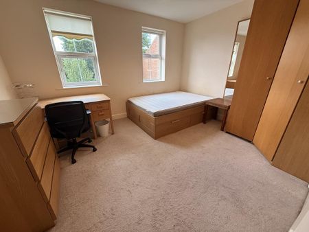 4 bedroom terraced house to rent - Photo 2