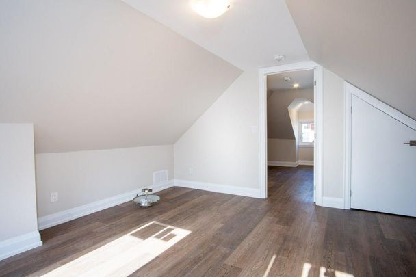 For Lease - 256 Annette Street Unit# Upper, Toronto, Ontario - Photo 1