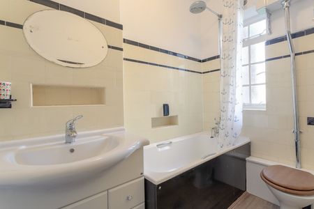 Studio Flat, Howitt Close, NW3 - Photo 2