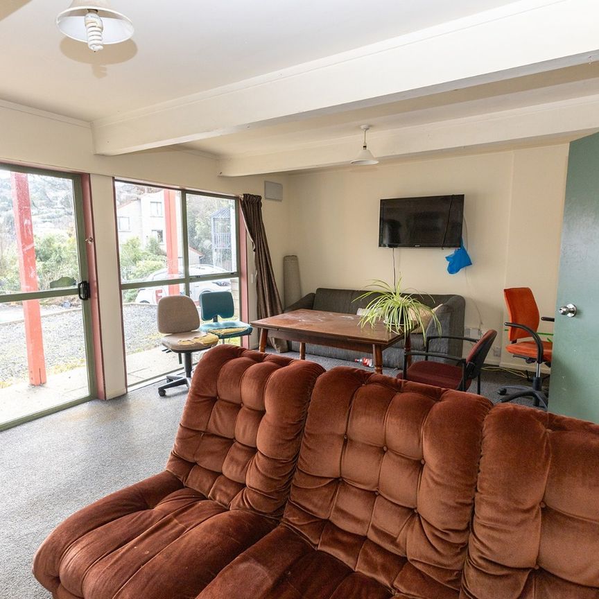 Spacious 4-Bedroom, 2-Bathroom Flat in Prime North East Valley Location – Dunedin - Photo 1