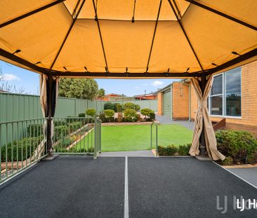 Charming 3 Bedroom Family Home - Photo 3