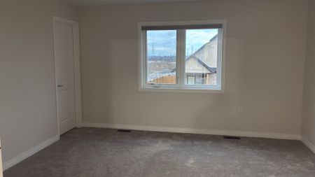 For Lease - 8 Barker Parkway, Thorold, Ontario - Photo 5