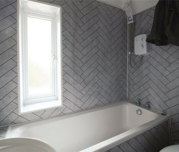 St Johns Crescent, - Photo 2