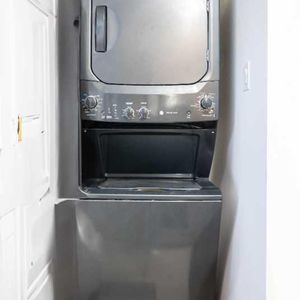 Absolutely beautiful, renovated 3.5 - Photo 2