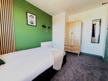 Croftside Close (Room 2), Leeds, Seacroft - Photo 5