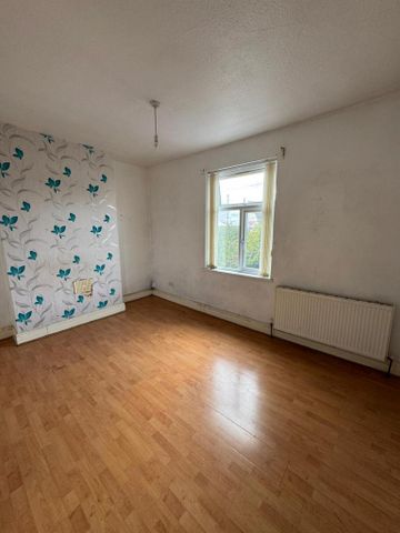 3 bedroom end of terrace house to rent - Photo 4