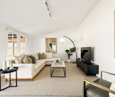 Newly Renovated Living In The Heart Of Earlwood - Photo 2