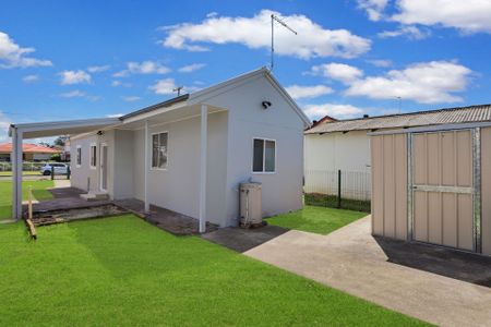 Modern Free Standing Flat - Photo 3