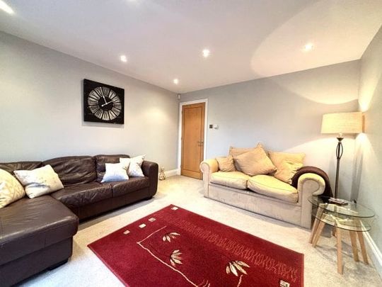 Banbury Road, Stratford-upon-Avon, CV37 - Photo 1