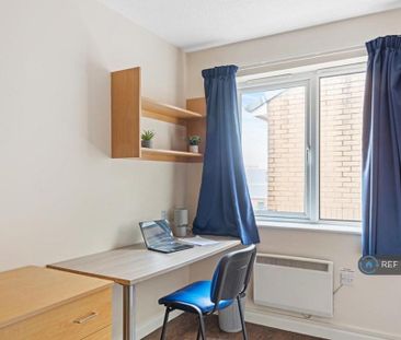 1 bedroom in a flat share to rent - Photo 6