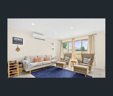 Seize Seaford Meadows from a spacious family home - Photo 2