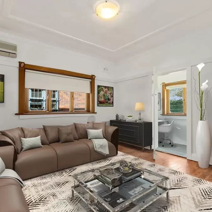 Spacious Art Deco Gem in Prime Location - Photo 1