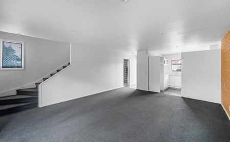 Low maintenance on the city fringe - Photo 2