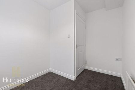 2 bedroom ground floor flat to rent - Photo 4