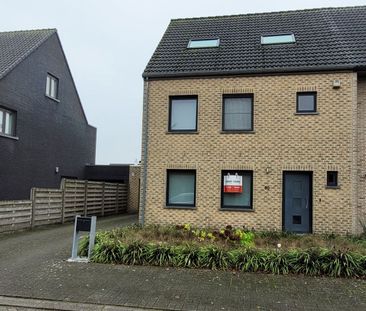 Modern energiezuinige halfopen huis met 4 slaapkamers, voor- en ach... - Photo 2