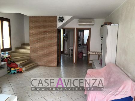 Porzione di testa di casa indipendente con giardin - Photo 2