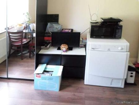 1 bedroom property to rent in London - Photo 2