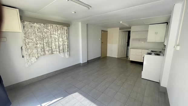 SELF-CONTAINED STUDIO! - Photo 1