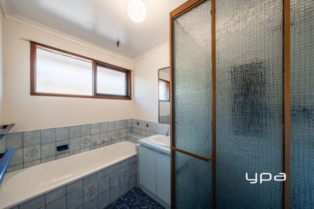 Experience the comfort of 83 Charter Road West, Sunbury - Photo 4