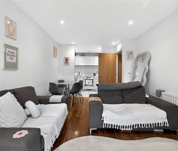 Viridian Apartments, 75 Battersea Park Road, Battersea, London, SW8... - Photo 2