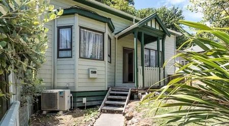 3BR Home Bluff Hill Central, Heatpump, Fireplace - Photo 3