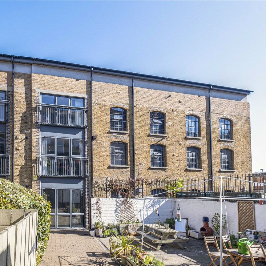 New Cross Road, London, SE14 6TQ - Photo 1