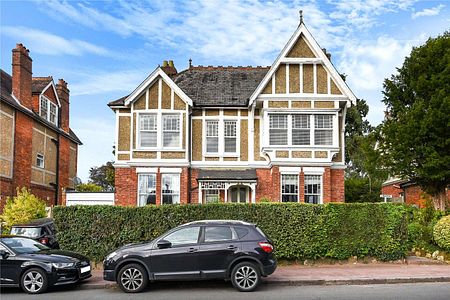 Top floor flat with access to private garden and park in a sought after residential street in Tunbridge Wells - Photo 2