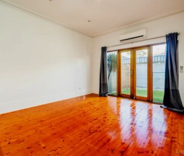 2 Bed, 1 Bath - Photo 2