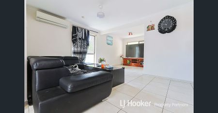 Spacious 5-Bedroom Family Home in Sought-after Forest Lake A Perfect Blend of Comfort & Convenience - Photo 4