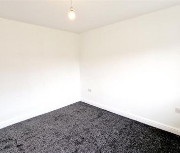 2 bedroom end of terrace house to rent - Photo 3