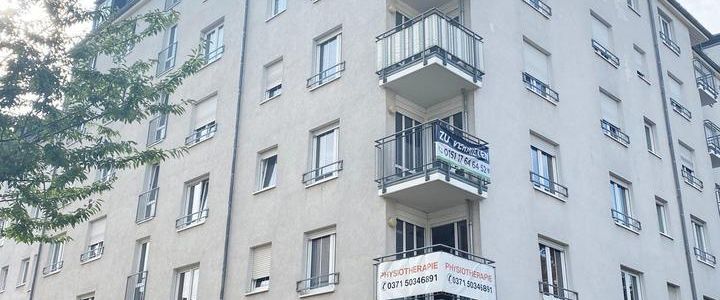 DACHGESCHOSS-Wohnung mit Balkon, Wanne, sep. ASR und offenen Küchenbereich im Stadtzentrum! - Photo 1