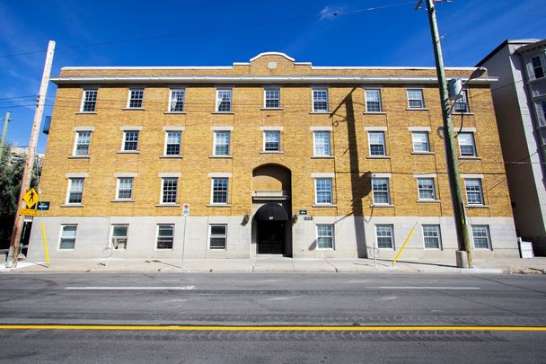 9 - 207 Charlotte Street - Photo 1