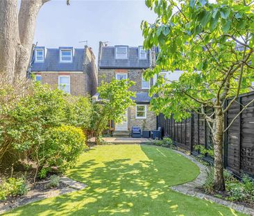 A very well presented four bedroom family house with a beautiful ga... - Photo 5