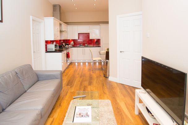 2 Bed Flat, Pontefract Lane, LS9 - Photo 1