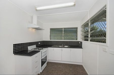 Spacious & Welcoming Family Home - Photo 4