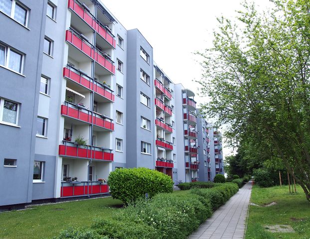 Geräumige Dreiraumwohnung mit Balkon und Duschbad - Photo 1