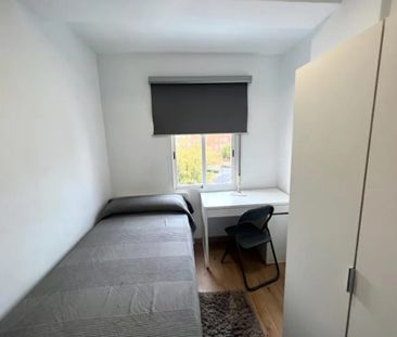 Calle León, Getafe, Community of Madrid 28903 - Photo 2