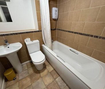 2 bedroom flat to rent - Photo 6