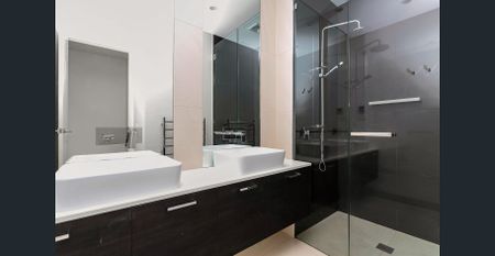 Modern Two Level Towhnhouse Residence apartment - Photo 5