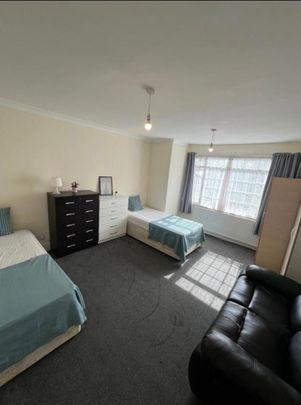 4 bedroom house share to rent - Photo 1