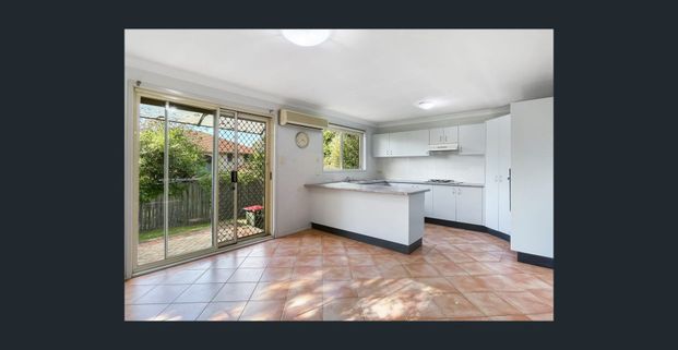 Private, Light-Filled Home in Ultra-Convenient Location - Photo 1