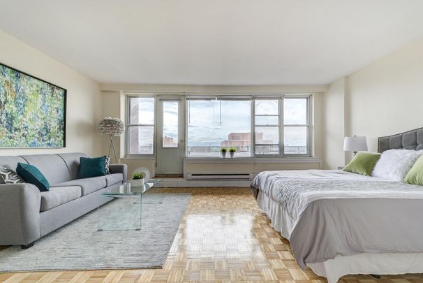 Apartment Building in the Heart of Westmount – 200 Kensington, Montreal - Photo 1